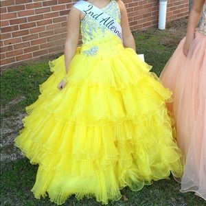 Unique Fashion girls size 8 pageant dress yellow
